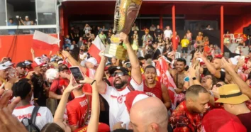 Consulado é campeã do Carnaval de Florianópolis em 2026