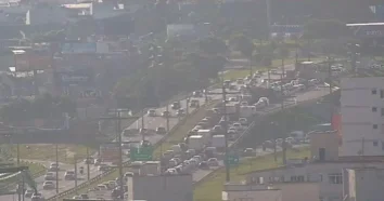 Colisão na Via Expressa congestiona trânsito em Florianópolis