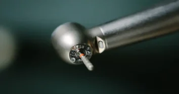 Dentista em Florianópolis indeniza paciente após perda de broca cirúrgica