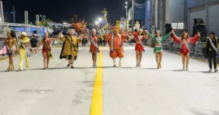 Desfile das Campeãs encerra Carnaval 2026 em Florianópolis