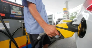 Gasolina em Florianópolis deve reduzir 5,2% após notificação do Procon