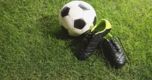 Médico condenado por violência doméstica pede autorização para jogar futebol Médico condenado por violência doméstica pede autorização para jogar futebol