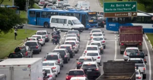 Obras na rodovia Gustavo Richard melhoram acesso ao Centro e Ticen em Florianópolis