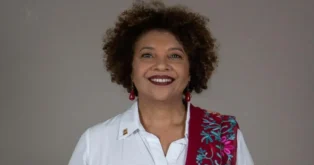 Vice-reitora da UFSC renuncia e critica gestão do reitor em Florianópolis Vice-reitora da UFSC renuncia e critica gestão do reitor em Florianópolis