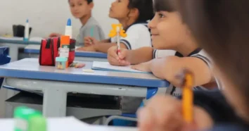 Escola de Florianópolis notificada pelo Procon por exigir material coletivo