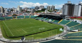 Figueirense enfrenta Carlos Renaux em jogo decisivo