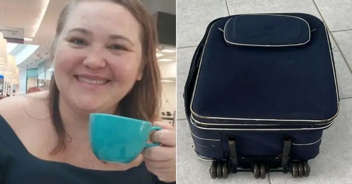 Investigação de crimes em SC: corpo em mala e mulher esquartejada Uma mulher sorridente segura uma xícara azul, ao lado de uma mala preta em superfície de azulejos.