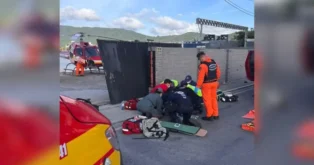Motociclista gravemente ferido em acidente em Florianópolis