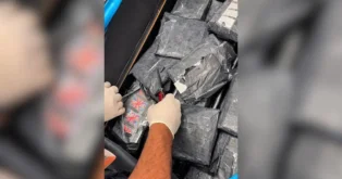 Mulher é presa com 10 kg de haxixe no aeroporto de Florianópolis