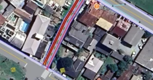 Mapa aéreo de uma área urbana com ruas, casas e marcações de tráfego em São José.