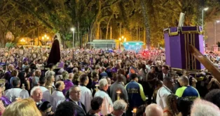 Procissão do Senhor Jesus dos Passos reúne multidão em Florianópolis Procissão do Senhor Jesus dos Passos reúne multidão em Florianópolis