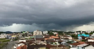 Temporais em SC colocam estado em alerta até domingo
