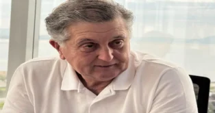 Topázio Neto deixa o PSD e controla crise política em Florianópolis Topázio Neto deixa o PSD e controla crise política em Florianópolis