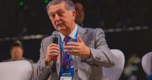 Topázio Neto se filia ao Podemos em Florianópolis