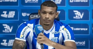 Walace França marca primeiro gol e garante vitória do Avaí na Série B
