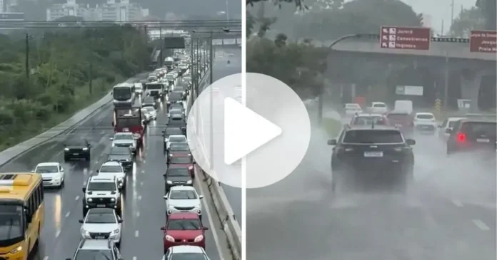 Cenas de congestionamento e chuva forte em rodovia, com veículos parados e água acumulada na pista.