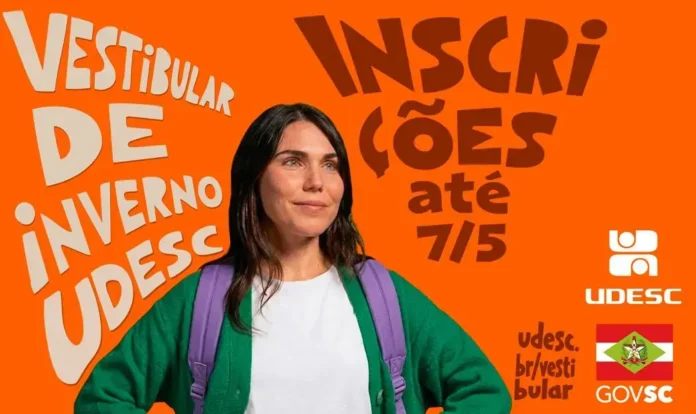 Vestibular de Inverno Udesc, inscrições até 7/5, com fundo laranja e uma pessoa com mochila.