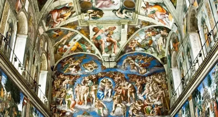 Cenário da Capela Sistina com afrescos detalhados, incluindo inúmeras figuras humanas em posições variadas.