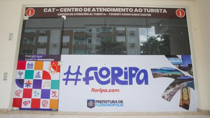 CAT - Centro de Atendimento ao Turista, com o texto "#floripa" e informações visuais sobre a cidade.