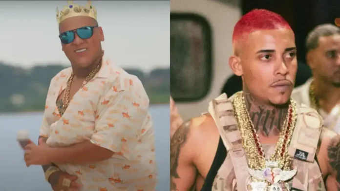 Dois indivíduos em destaque, um com um traje claro e coroa, o outro com cabelo vermelho e colares de ouro.