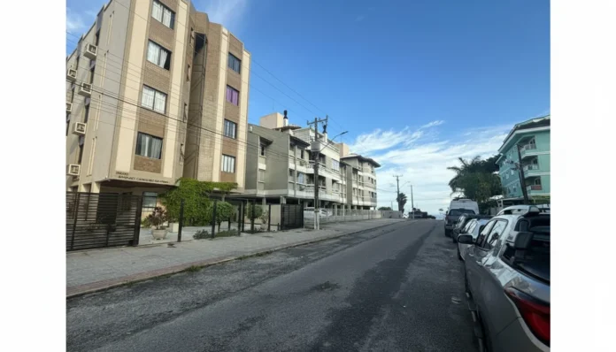 Obras de drenagem em ruas de Canasvieiras, Florianópolis, em andamento