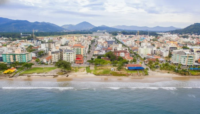 Sinalizações aquáticas em Canasvieiras para segurança dos banhistas
