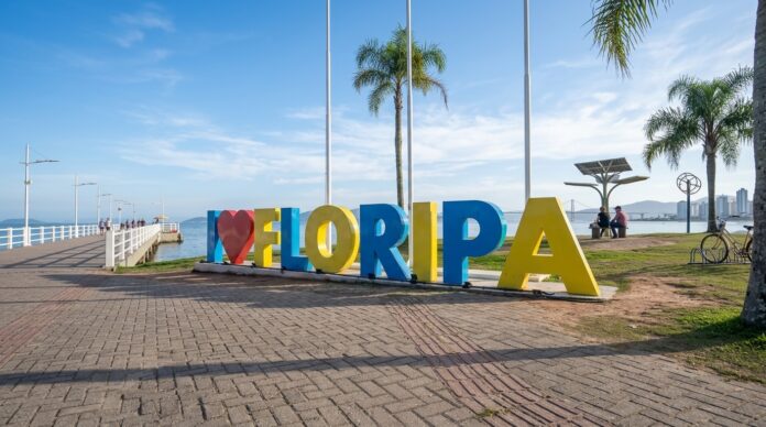 Topázio Neto em reunião sobre planejamento urbano em Florianópolis