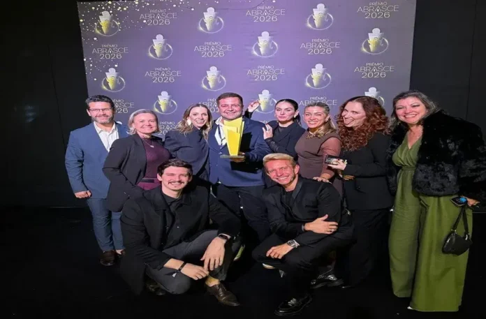 (Foto: De Olho Na Ilha / Divulgação) Almeida Junior conquista troféus no Prêmio Abrasce 2026